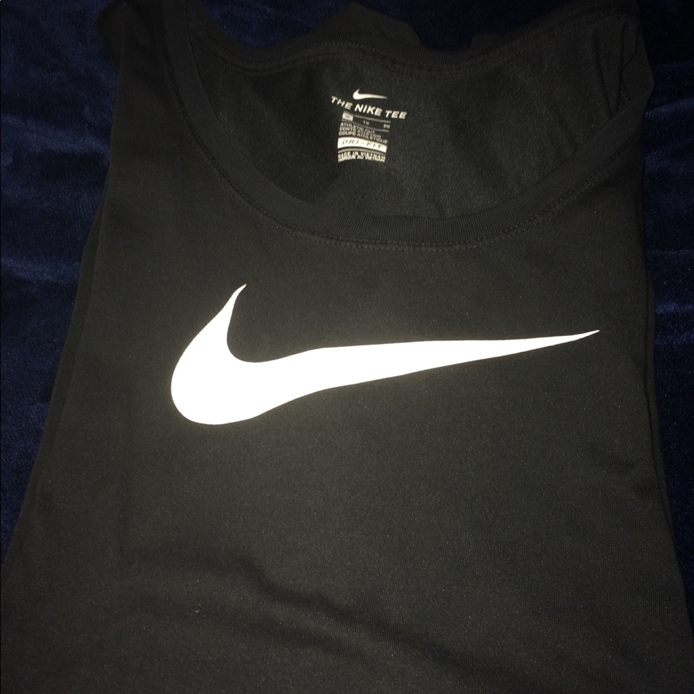 Women’s Nike swoosh shirt XL
